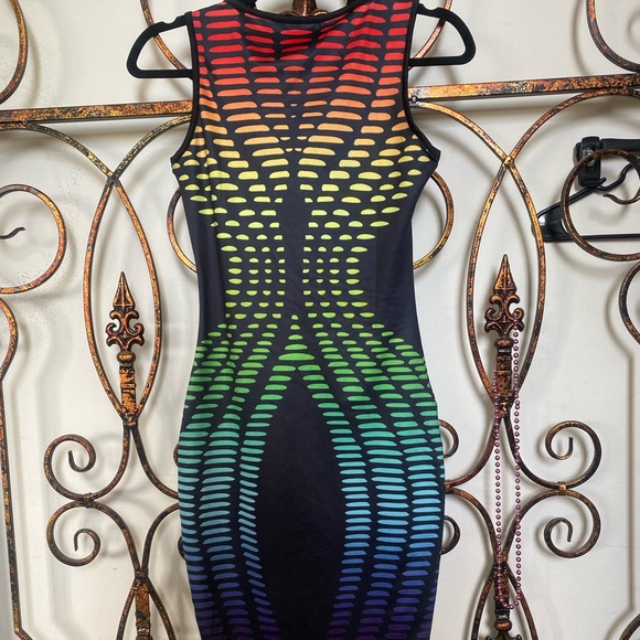 Rainbow body on dress - Picture 2 of 5
